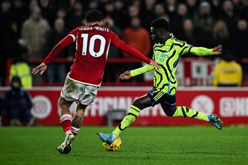 Nottingham Forest đấu với Arsenal