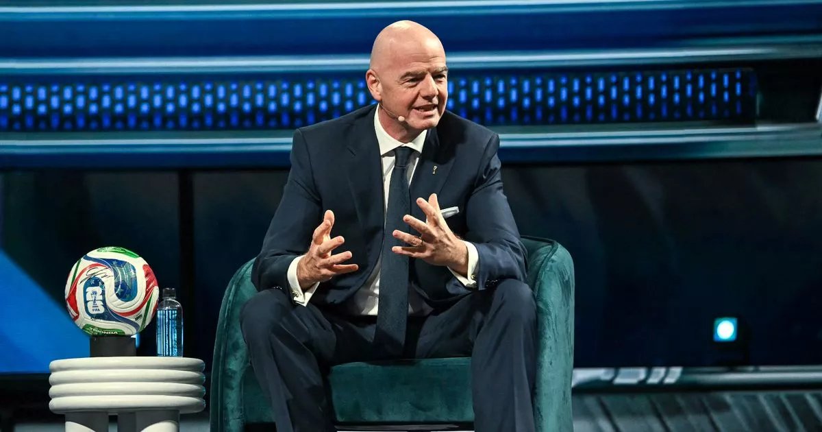 Mirror: Infantino hứa sẽ có hành động nghiêm khắc chống lại bạo lực mạng liên quan đến bóng đá