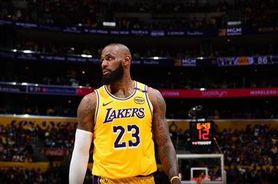 Perkins: Khi trở thành bình luận viên, tôi đã mất đi những người bạn như James Dewey. Lão James giận tôi vì bánh Brownies.