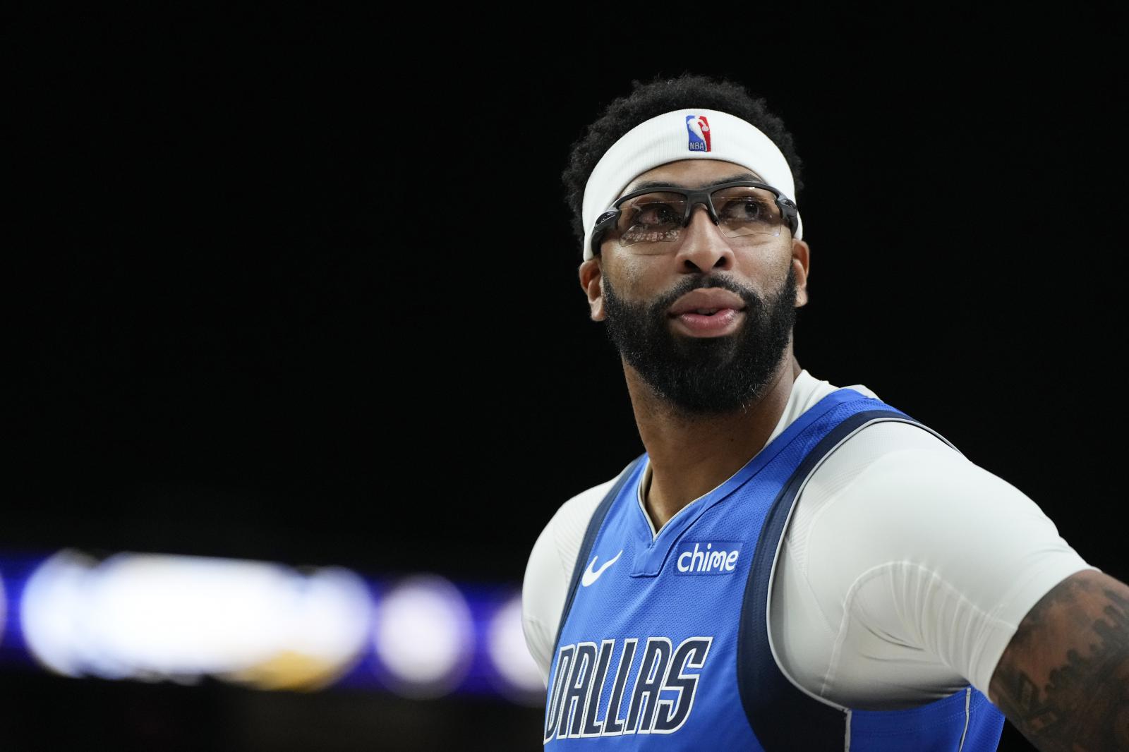 ESPN：浓眉重返赛场与否现在是独行侠老板决定，前者曾要求回归