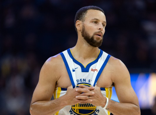Cuộc tấn công đã bị chặn! Không ai trong Warriors ghi được hơn 20 điểm và tỷ lệ sút của Curry rất chậm chạp.