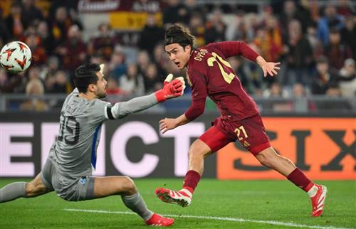 Roma đấu với Porto