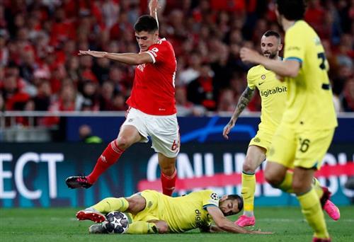 Benfica đấu với Inter Milan