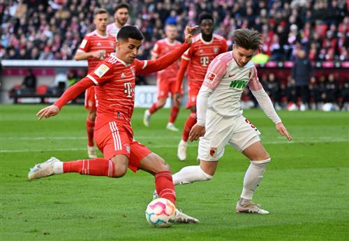 Bayern Munich đấu với Augsburg