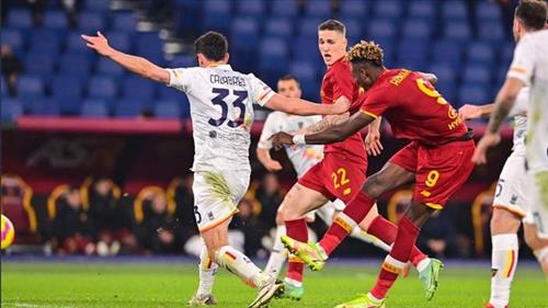 Roma đấu với Lecce